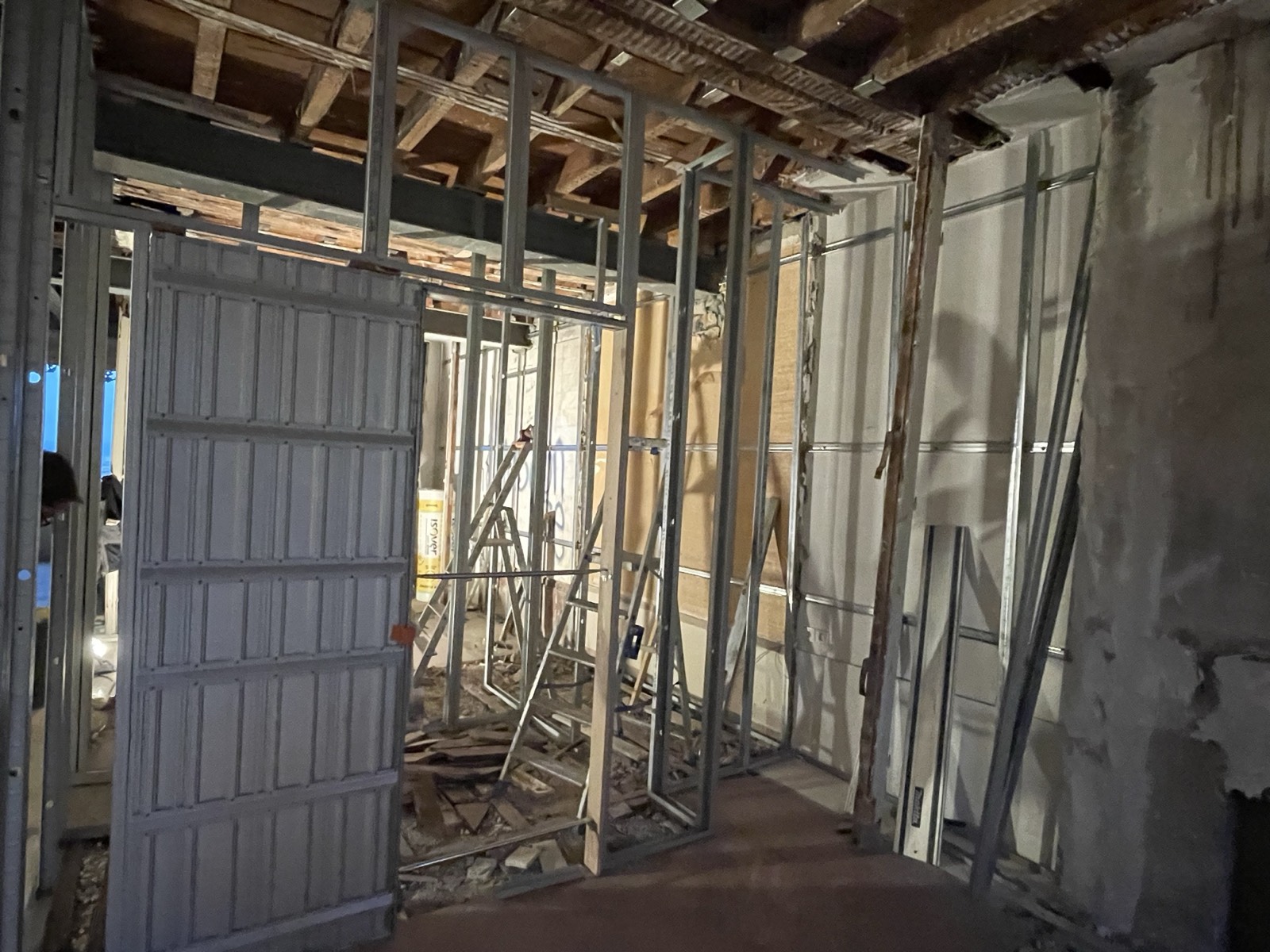 Chantier de cloisons en plaques de plâtre