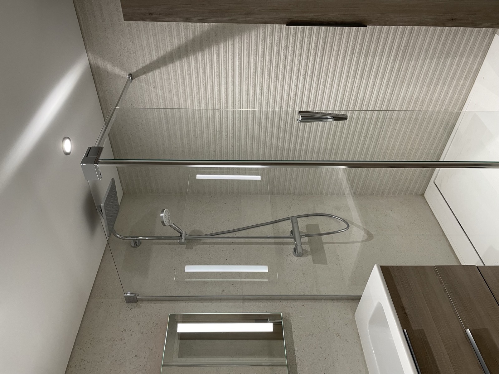 Douche avec paroi vitrée
