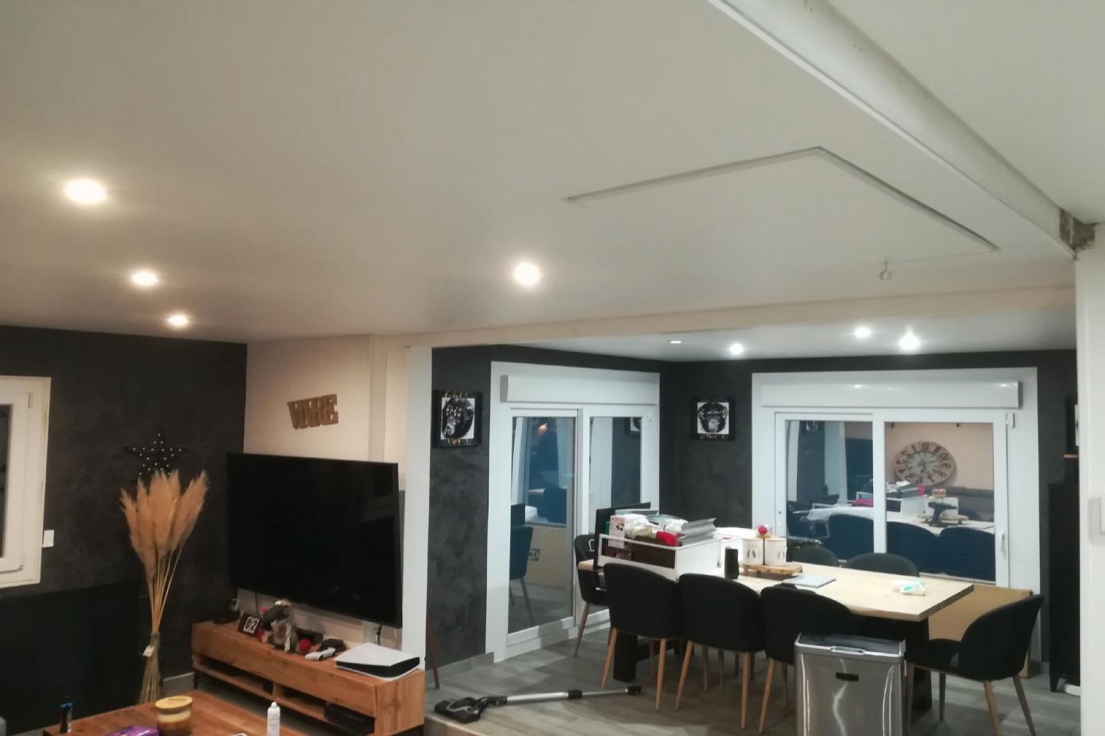 Séjour avec plafond tendu